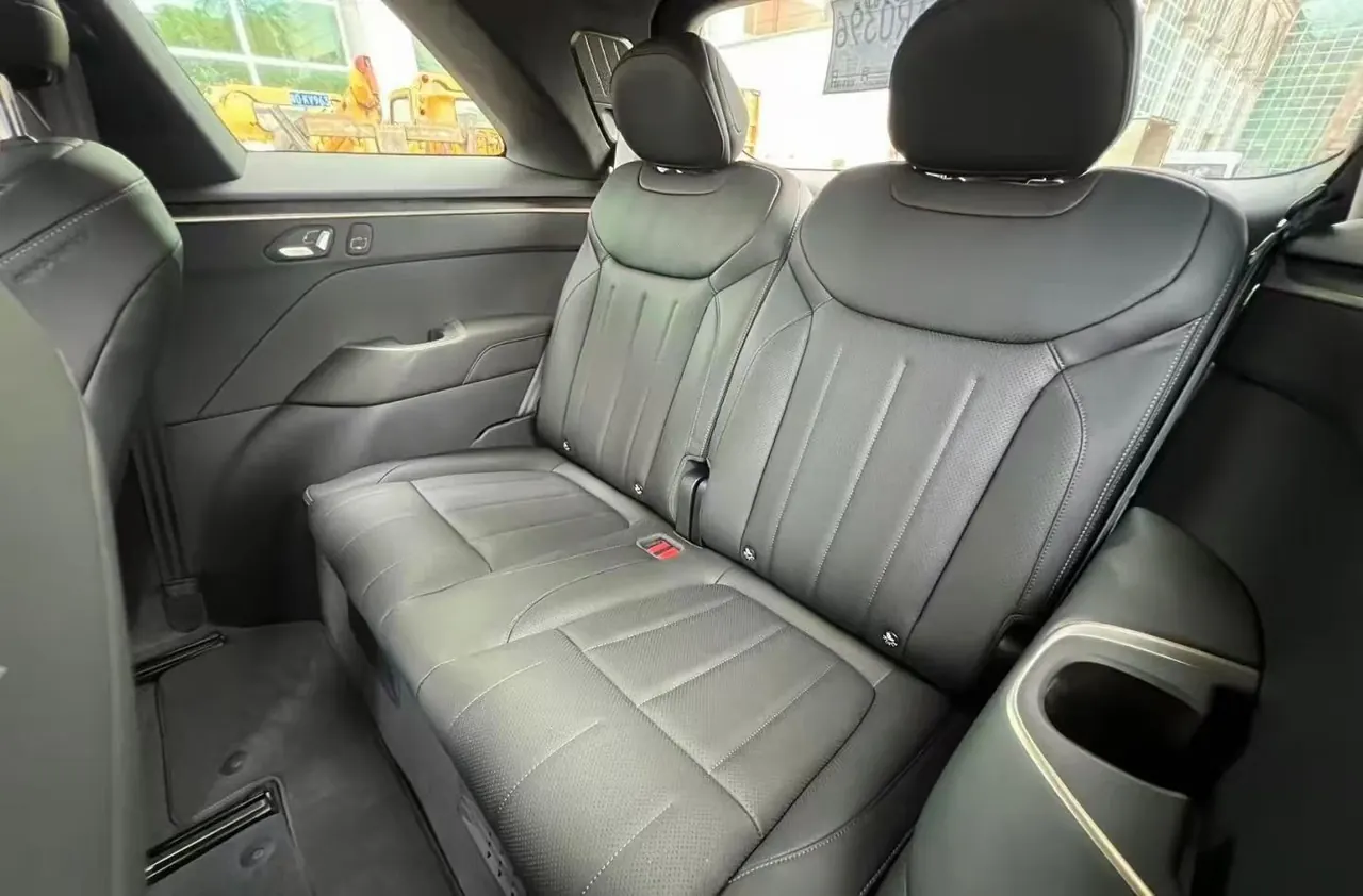 ONVO 2026 L90 Ultra six-seat automatic gear 4