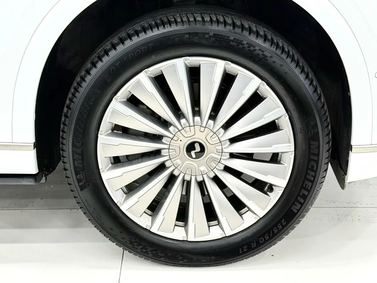 ONVO 2025 L90 Ultra Six‑Seater Automatic 17