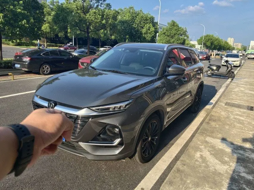 Open image lightbox: ChangAn 2026 CS75 PRO 1.5T exclusive 7-seat automatic gear