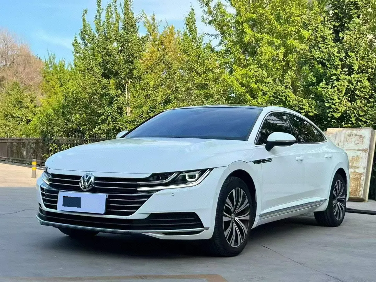 Open image lightbox: Volkswagen 2020 CC 2.0TSI 330TSI beauty version of automatic gear