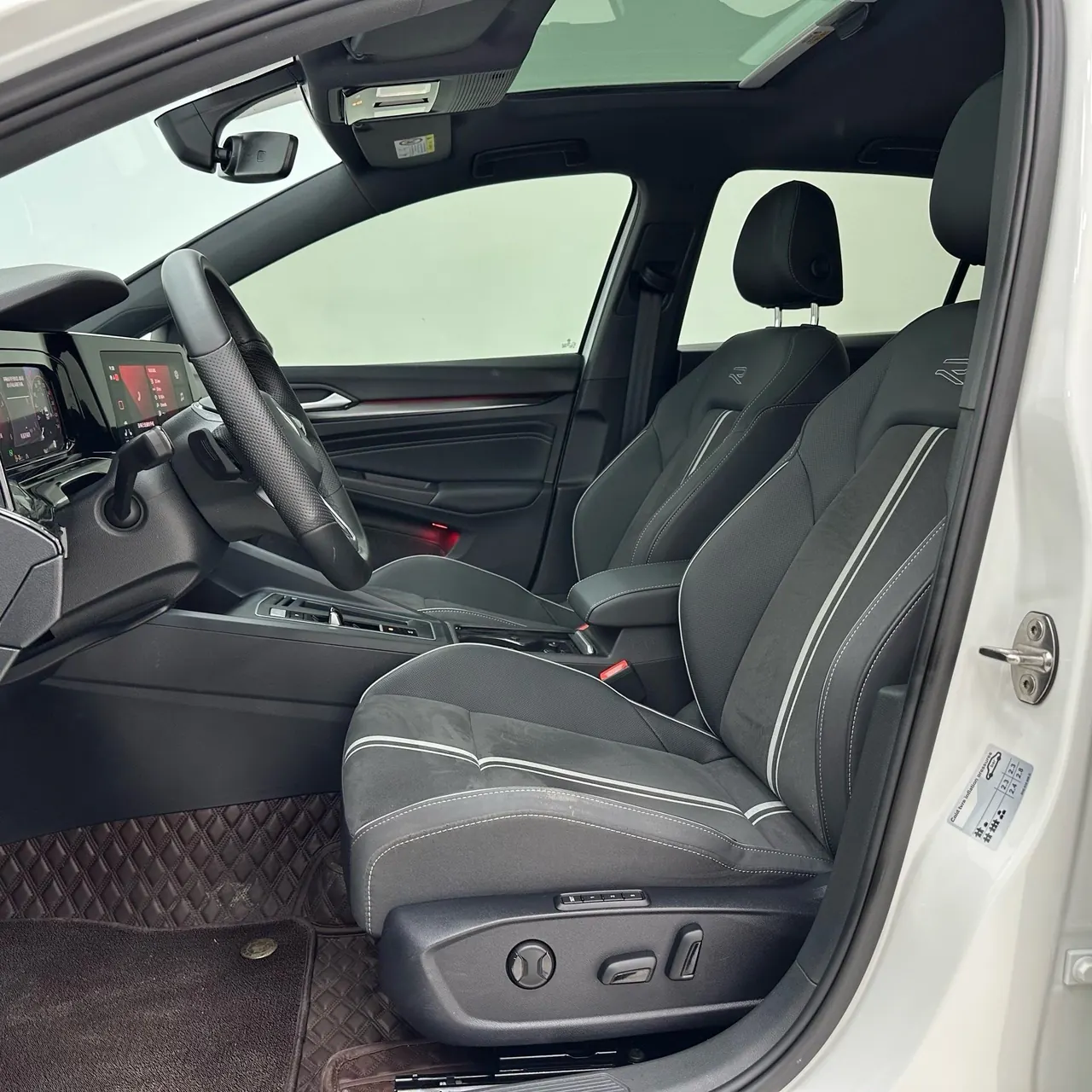 Volkswagen 2023 Golf 8 R-Line 1.4TSI 280TSI Lite Automatic 3