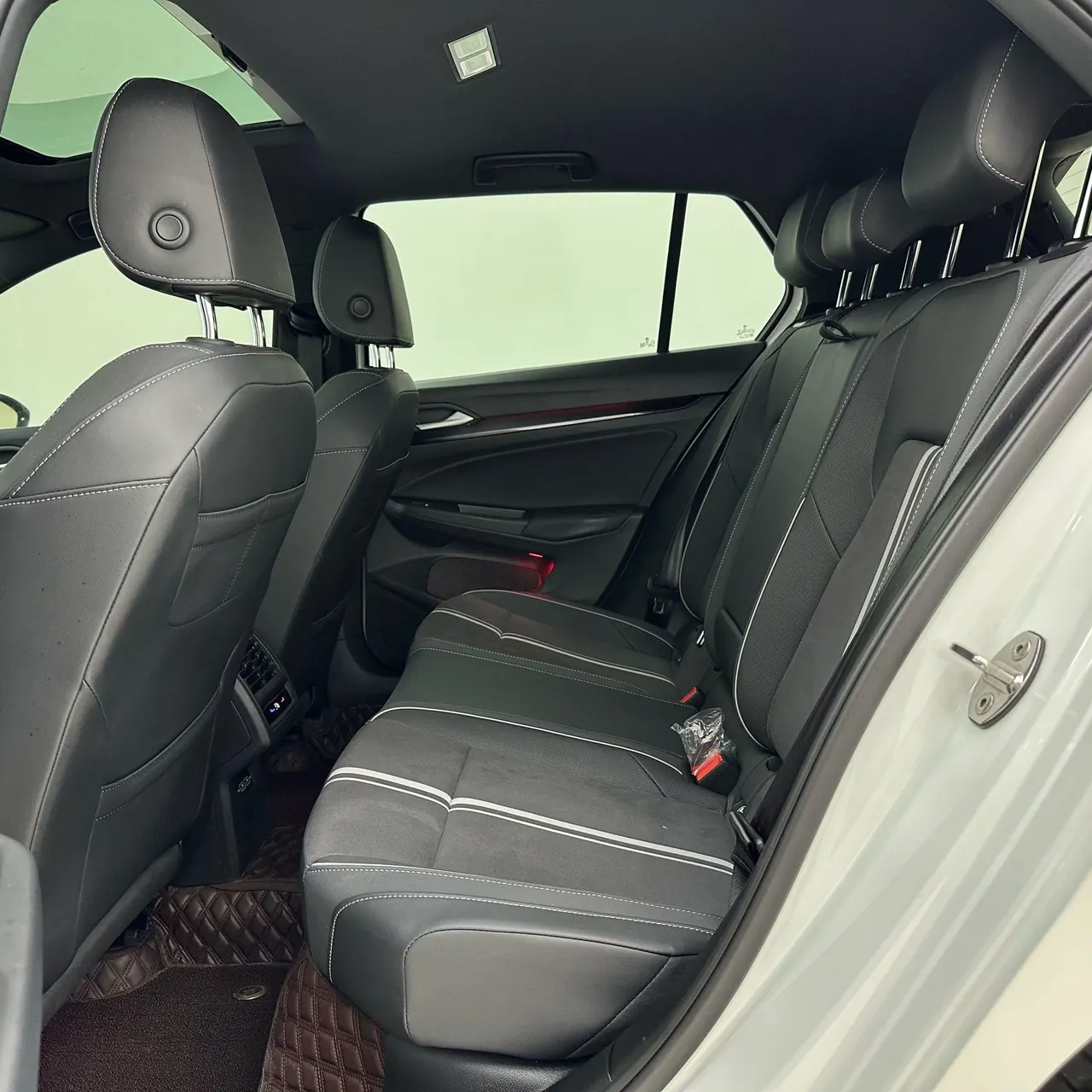 Volkswagen 2023 Golf 8 R-Line 1.4TSI 280TSI Lite Automatic 4