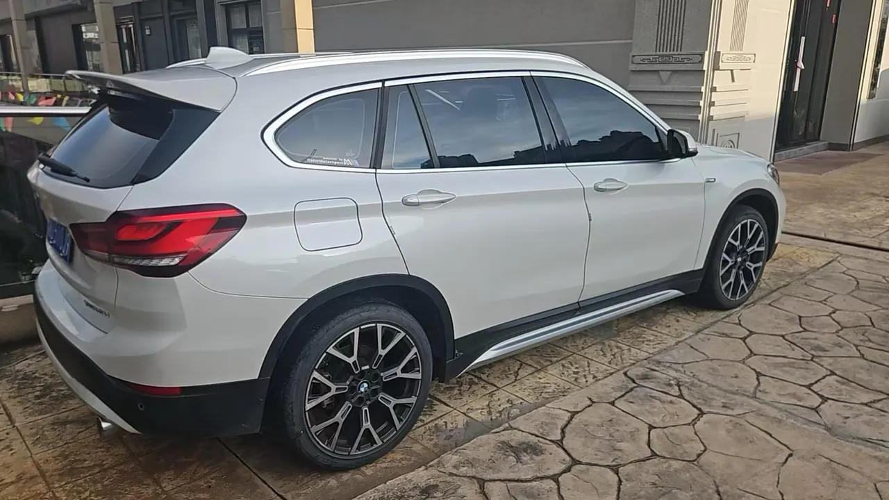 BMW 2020 X1 xDrive25Li 2.0T exclusive automatic gear 2