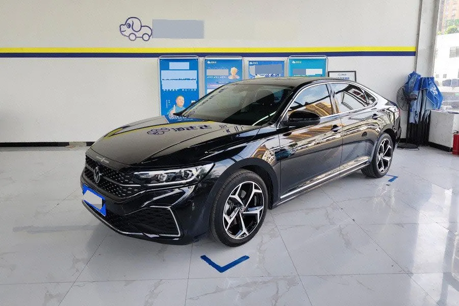 打开图片灯箱:Volkswagen 2023 Passat 2.0TSI 330TSI Deluxe Edition (Modified) Automatic Gear