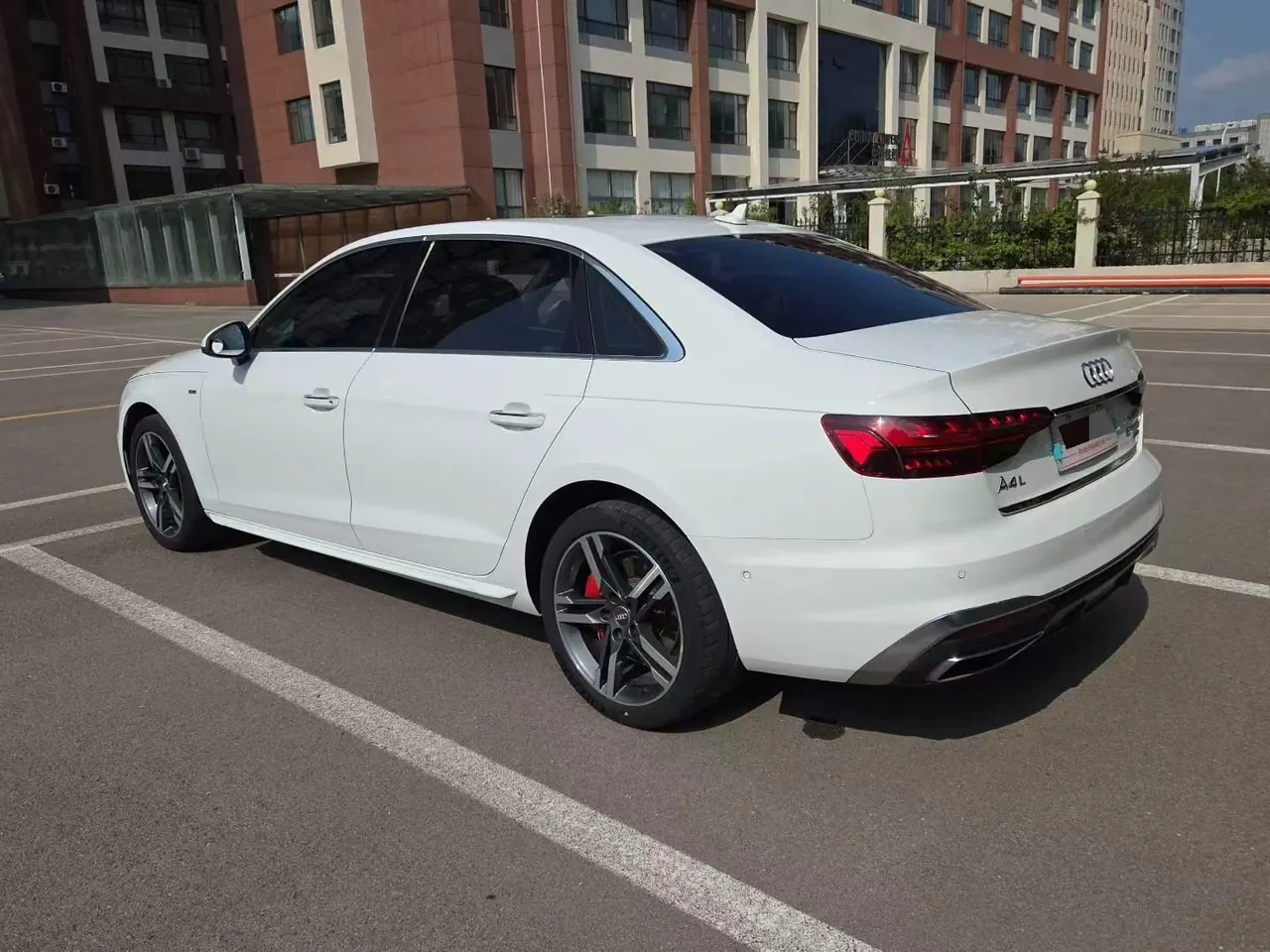 Audi 2020 A4L 2.0TFSI 40TFSI Quattro Deluxe Dynamic Automatic 5