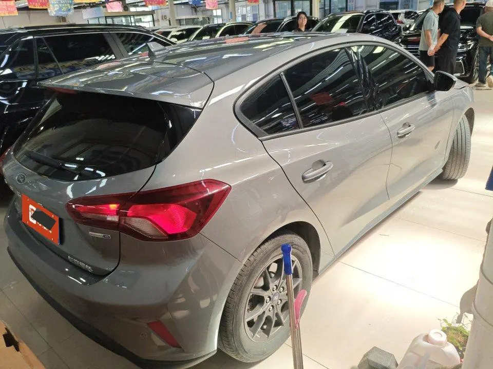 Ford 2022 Fox-hatchback 1.5T EcoBoost 180 Racing Edition Automatic Gear 3
