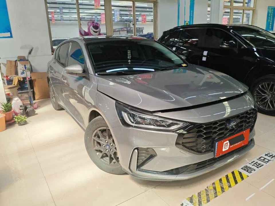 Ford 2022 Fox-hatchback 1.5T EcoBoost 180 Racing Edition Automatic Gear 4