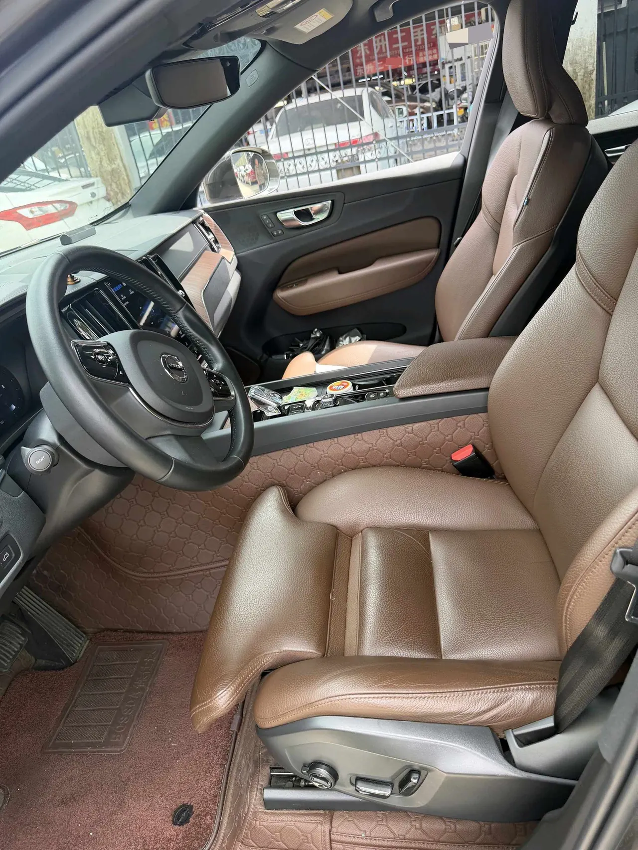 Volvo 2022 XC60 48V 2.0T B5 4-wheel drive Zhiyuan Deluxe Edition Automatic Gear 5