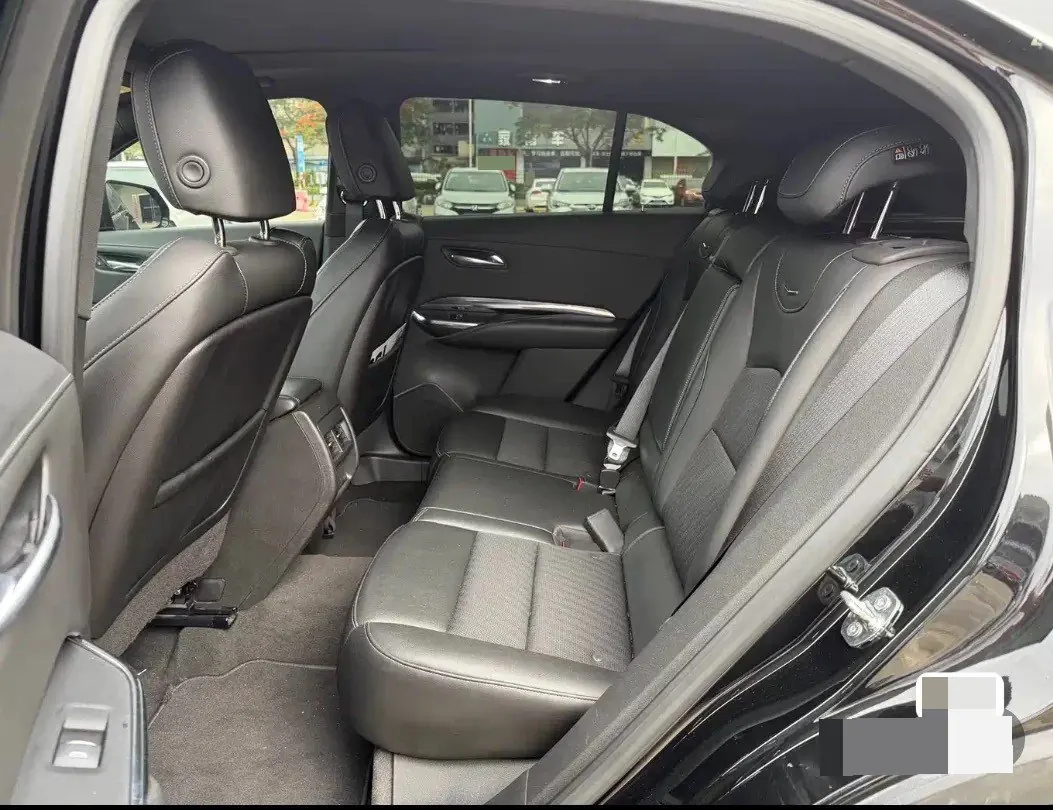 Cadillac 2022 XT4 48V 2.0T 28T Two-Drive Fashion Automatic Gear 4