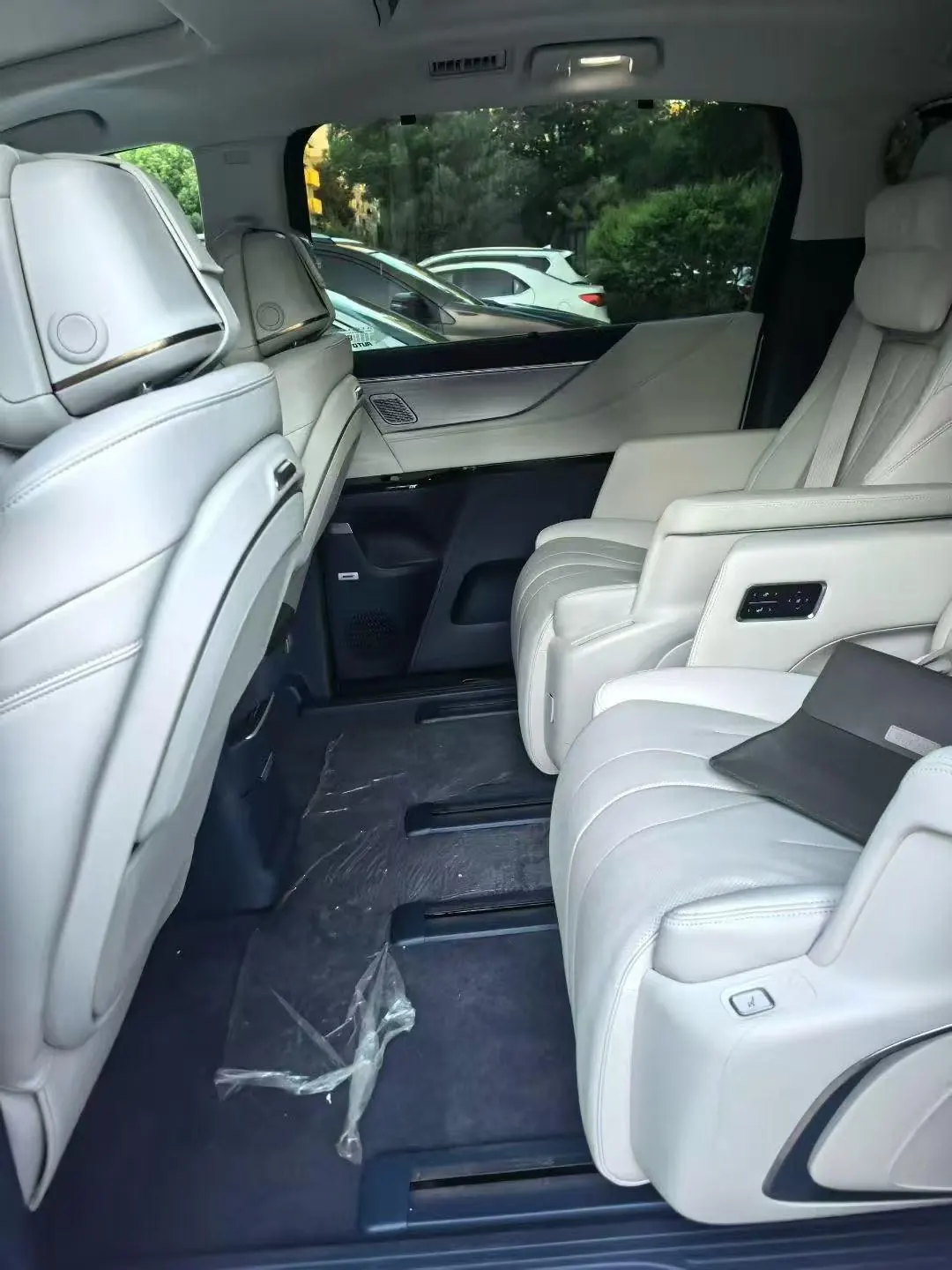Buick 2024 GL8 Lu Zun PHEV 1.5T Luxury Edition 7-seat Automatic Gear 2