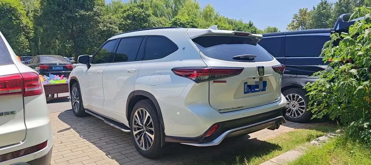 Toyota 2024 Crown Land Release HEV 2.5 Stepless Four-wheel Drive Deluxe Edition Automatic Gear 2