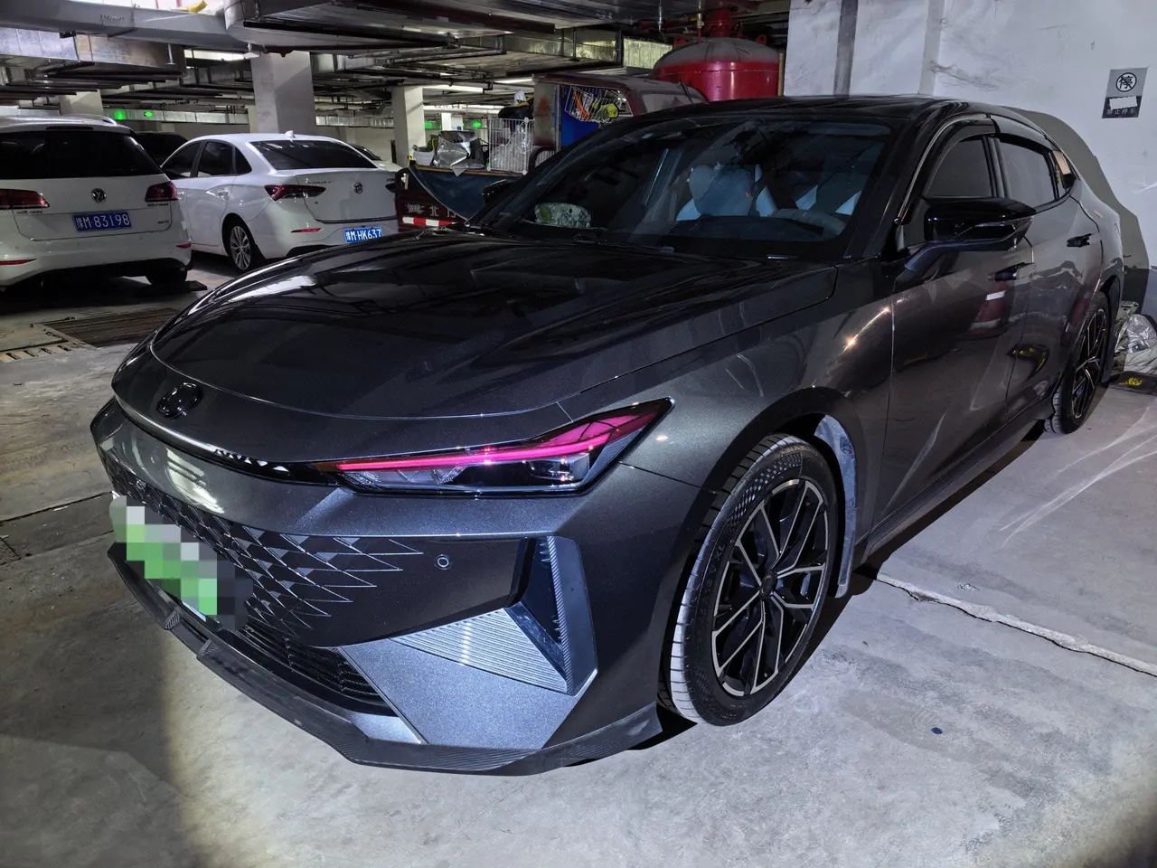 打开图片灯箱:ChangAn 2024 UNI-V Smart Electric iDD 1.5 Stepless Blue Whale 136km Smart Auto