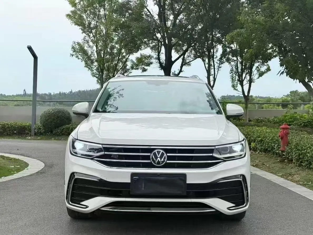 Volkswagen 2022 Tiguan L R-Line 2.0TSI 330TSI Two-Drive R-Line Overdrive Automatic Gear 2
