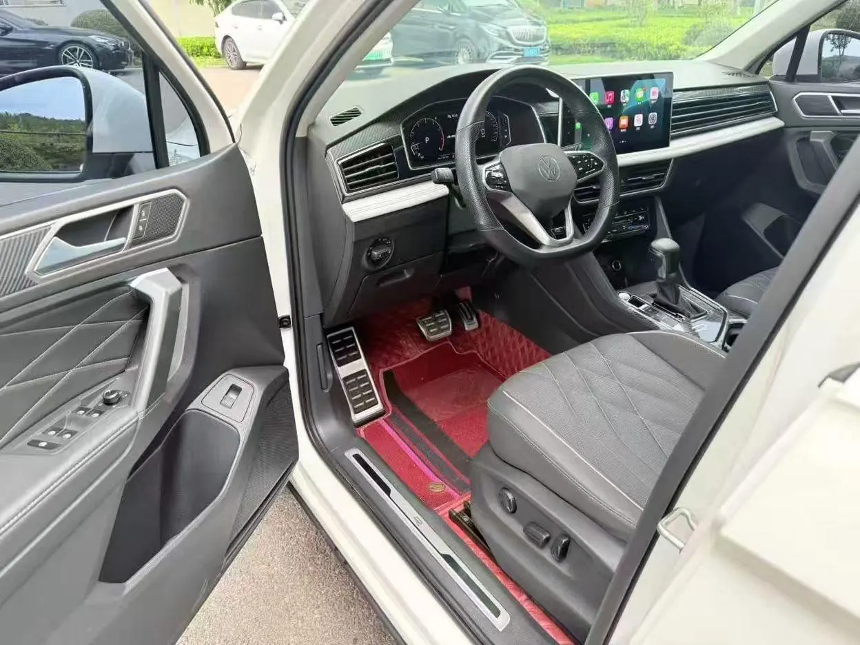 Volkswagen 2022 Tiguan L R-Line 2.0TSI 330TSI Two-Drive R-Line Overdrive Automatic Gear 3