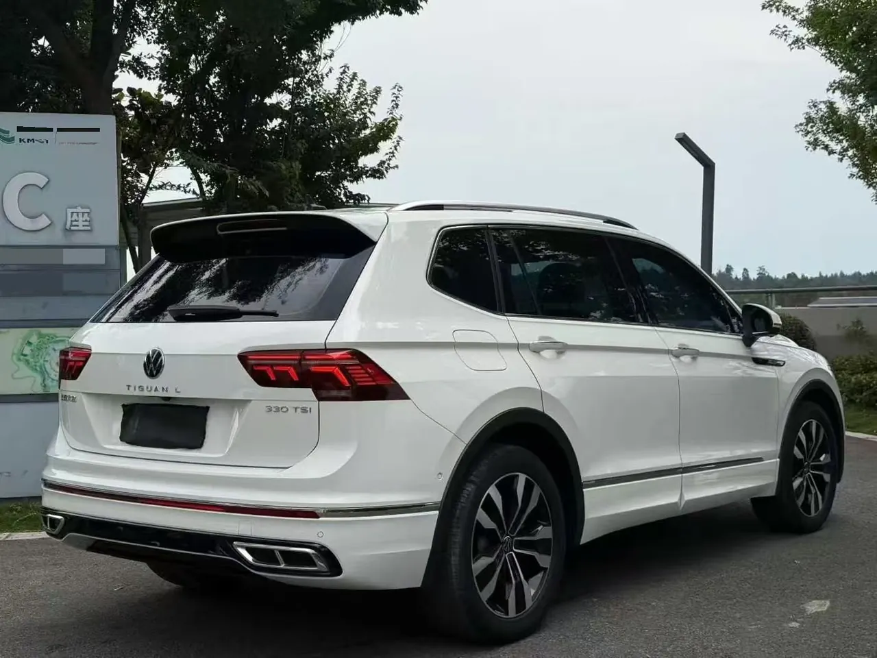 Volkswagen 2022 Tiguan L R-Line 2.0TSI 330TSI Two-Drive R-Line Overdrive Automatic Gear 5
