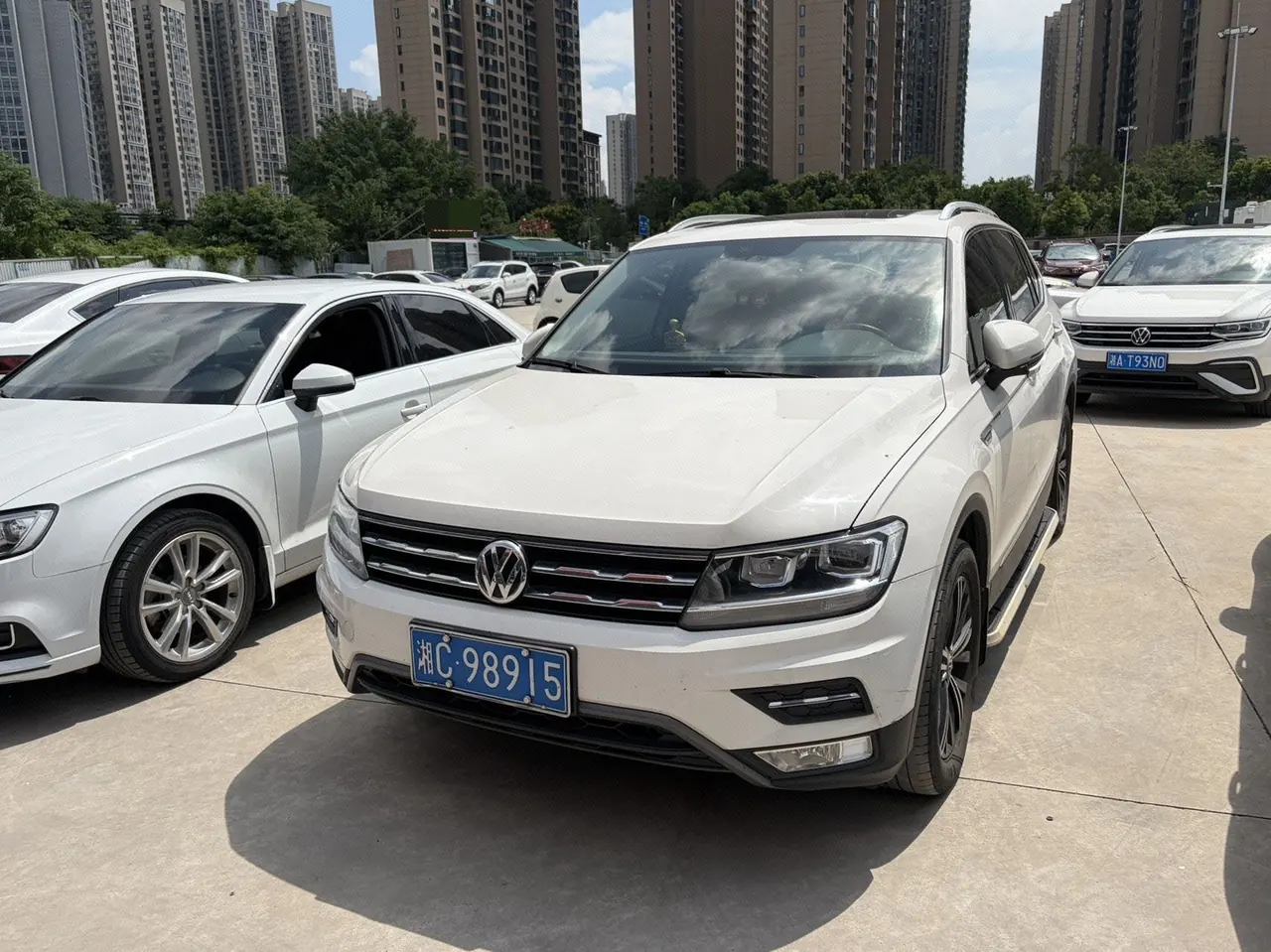 Open image lightbox: Volkswagen 2020 Tiguan L 2.0TSI 330TSI Two-Drive Panoramic Comfort Edition Automatic Gear