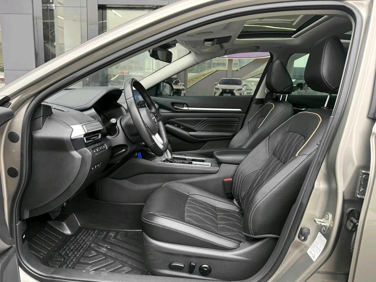 Nissan 2022 Teana 2.0T Stepless XL Enjoying Automatic Gear 2