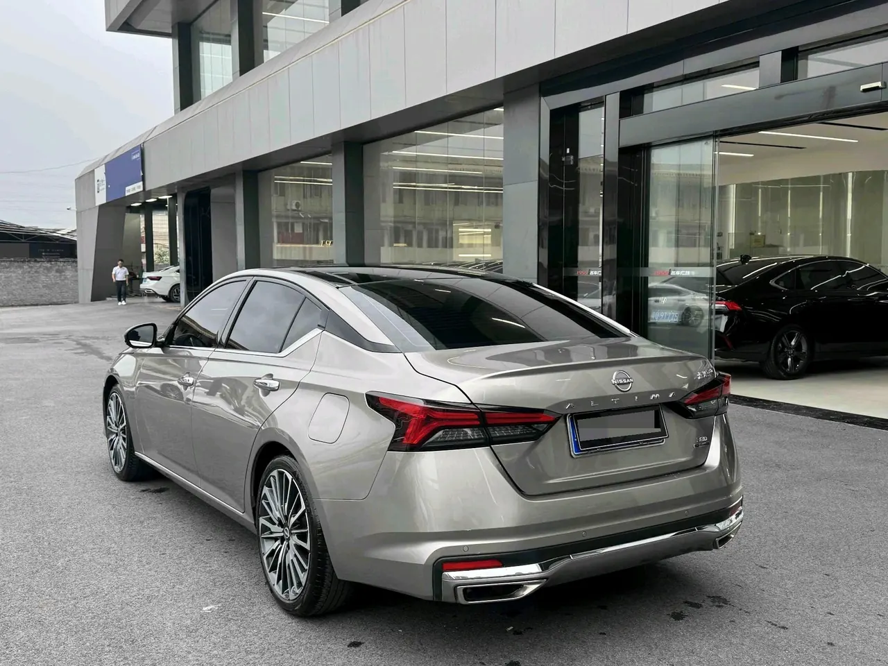 Nissan 2022 Teana 2.0T Stepless XL Enjoying Automatic Gear 4
