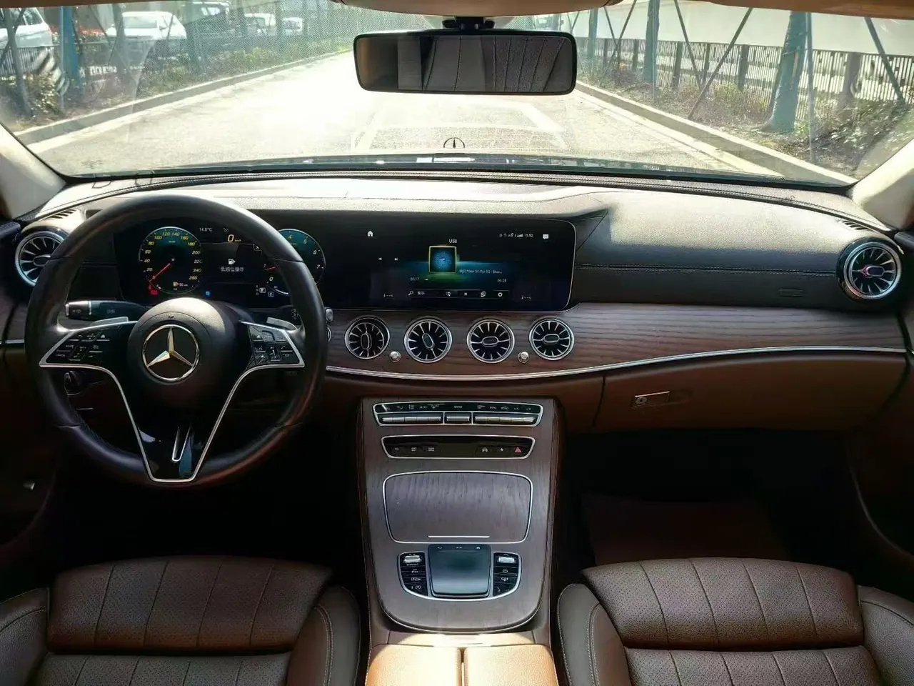 Mercedes Benz E Class 2022 E 300 L 2.0T Luxury (Change 2) Automatic Gear 4