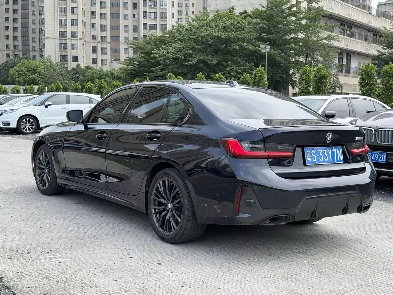 BMW 3 Series 2024 325i 2.0T M Sports Obsidian Night Suit Automatic Gear 3