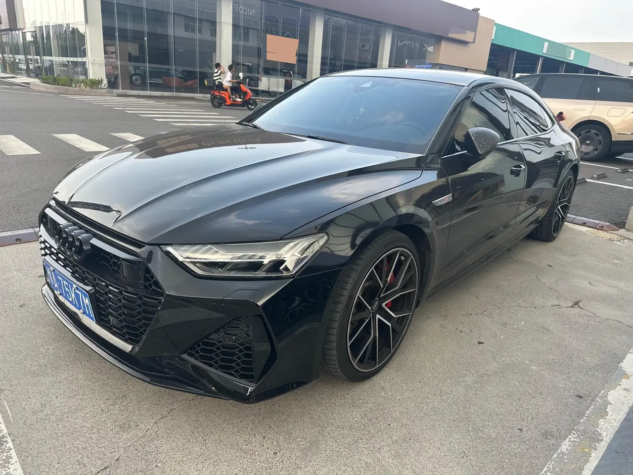 打开图片灯箱:Audi 2022 A7L 2.0TFSI 45TFSI Quattro S-line see remote crystal flow set automatic gear