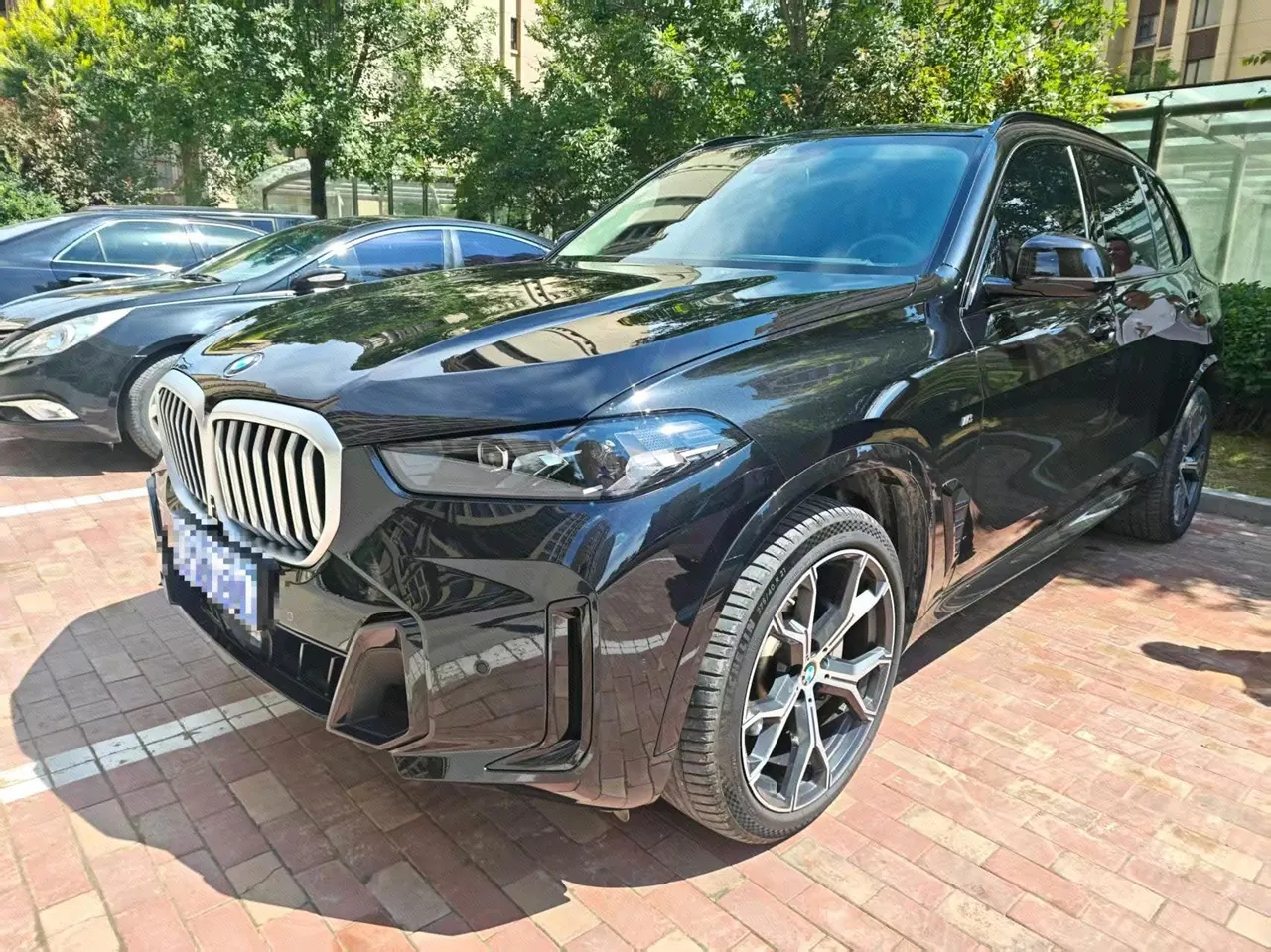 打开图片灯箱:BMW 2023 X5 xDrive30Li 48V 2.0T exclusive m sports obsidian night suit automatic gear