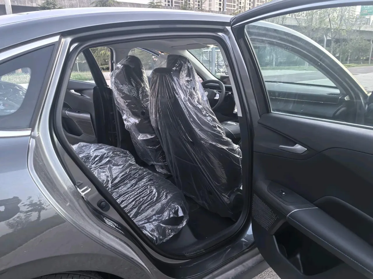 ChangAn Yidong New Energy 2025 Yidong PHEV 1.5 Stepless Smart New Blue Whale 145KM Battleship Edition Automatic Gear 12