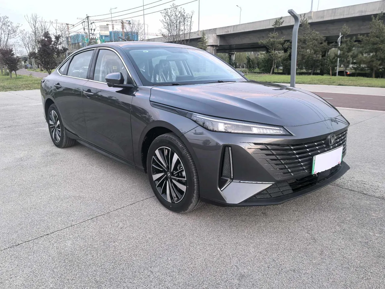 ChangAn Yidong New Energy 2025 Yidong PHEV 1.5 Stepless Smart New Blue Whale 145KM Battleship Edition Automatic Gear 3