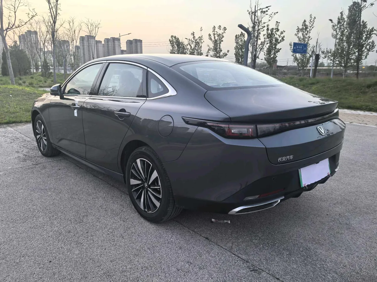 ChangAn Yidong New Energy 2025 Yidong PHEV 1.5 Stepless Smart New Blue Whale 145KM Battleship Edition Automatic Gear 6