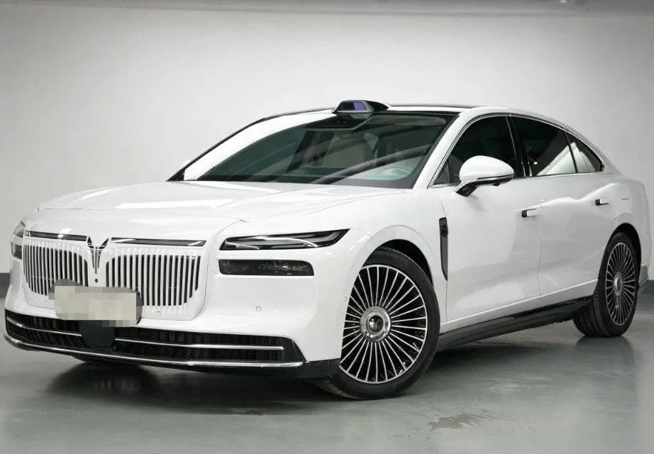 Open image lightbox: Voyah 2026 models chasing light l four-wheel drive Ultra automatic gear