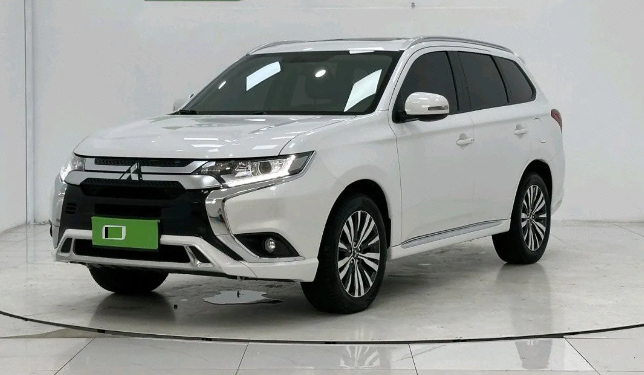 Open image lightbox: Mitsubishi 2020 Outlander 2.0 Stepless Two-Drive Enjoy Edition 5-seat Automatic Gear