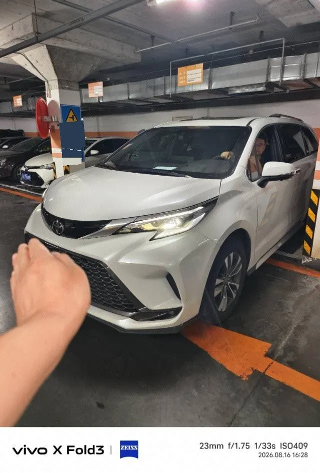 打开图片灯箱:Toyota 2026 Grevia HYBRID 2.5 Stepless Zunjue MAX Four-wheel Drive Automatic Gear