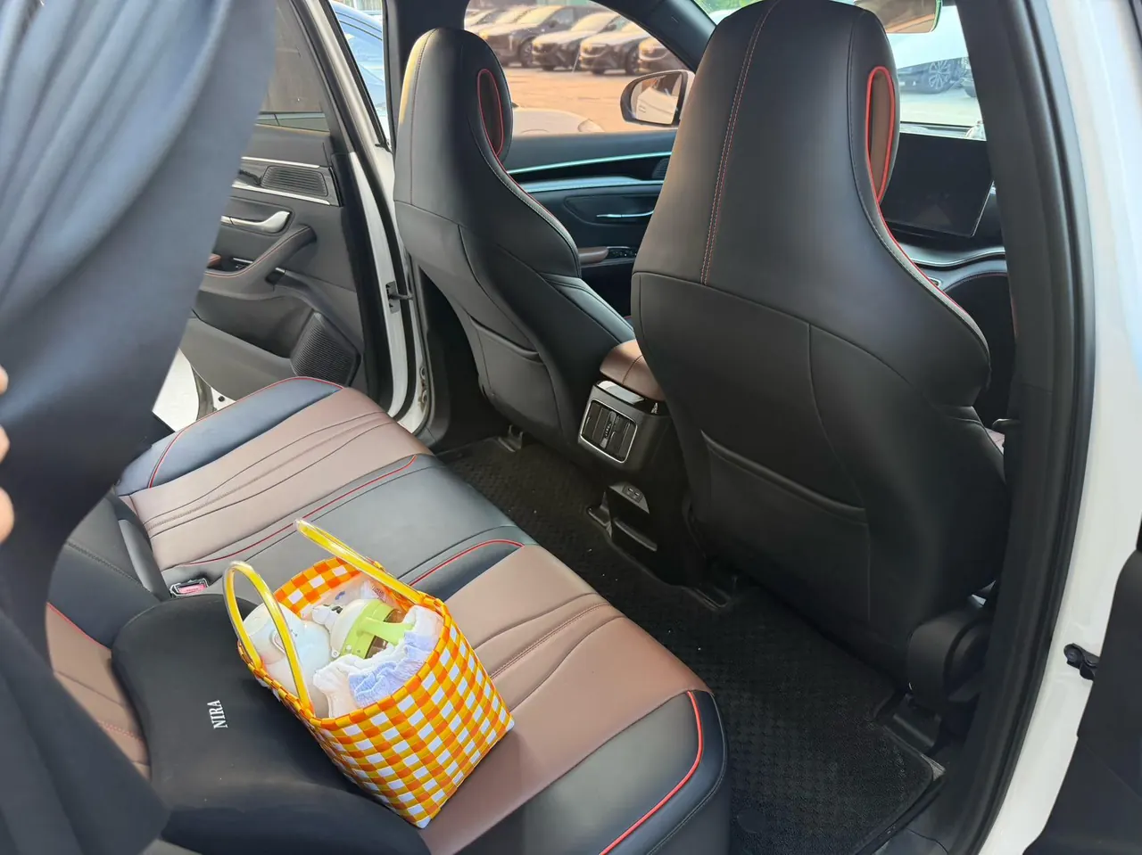 BYD 2020 Song PLUS 1.5T Flagship Automatic Gear 2