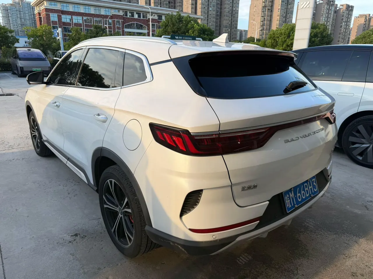 BYD 2020 Song PLUS 1.5T Flagship Automatic Gear 3