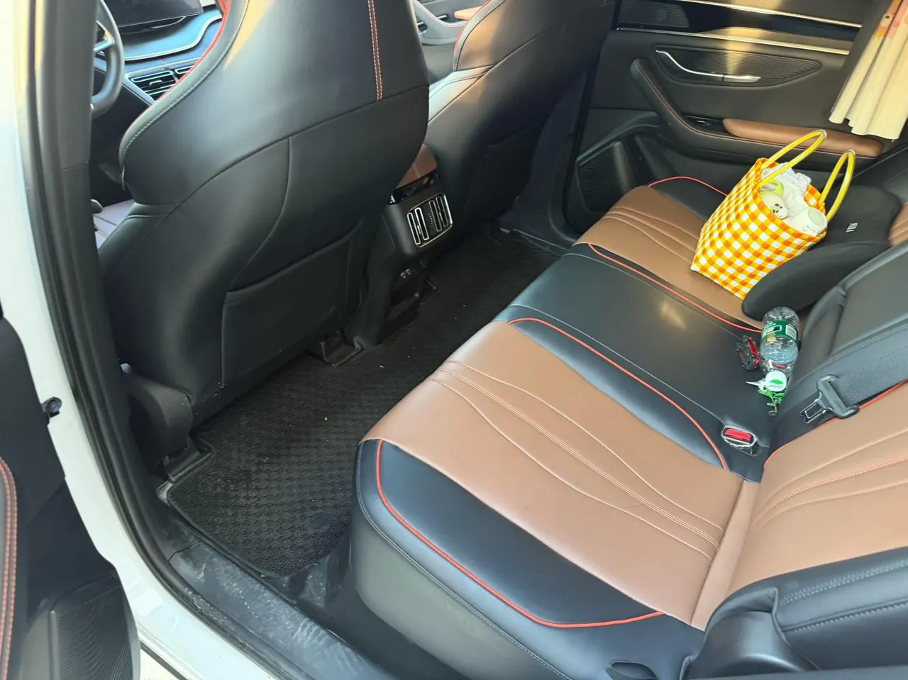 BYD 2020 Song PLUS 1.5T Flagship Automatic Gear 4