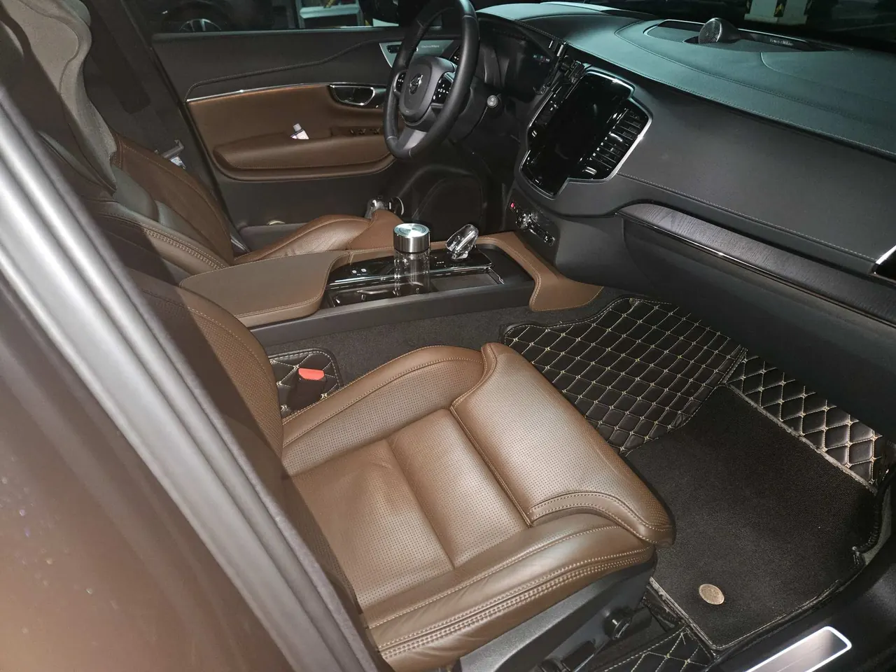 Volvo XC90 New Energy (Imported) 2022 XC90 PHEV 2.0T T8 Zhizun Deluxe Edition 7-seat Automatic Gear 3