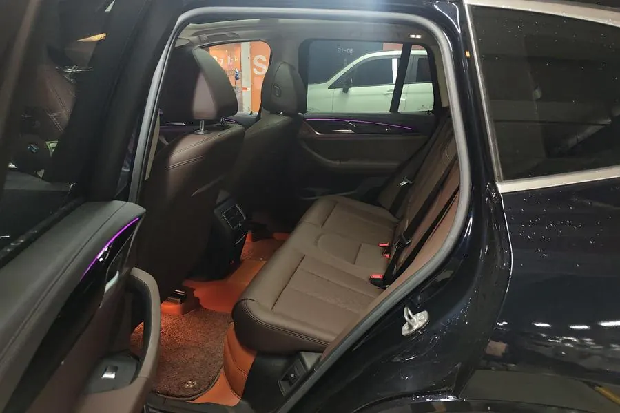 BMW 2023 iX3 leading automatic 5