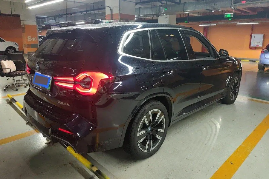 BMW 2023 iX3 leading automatic 7