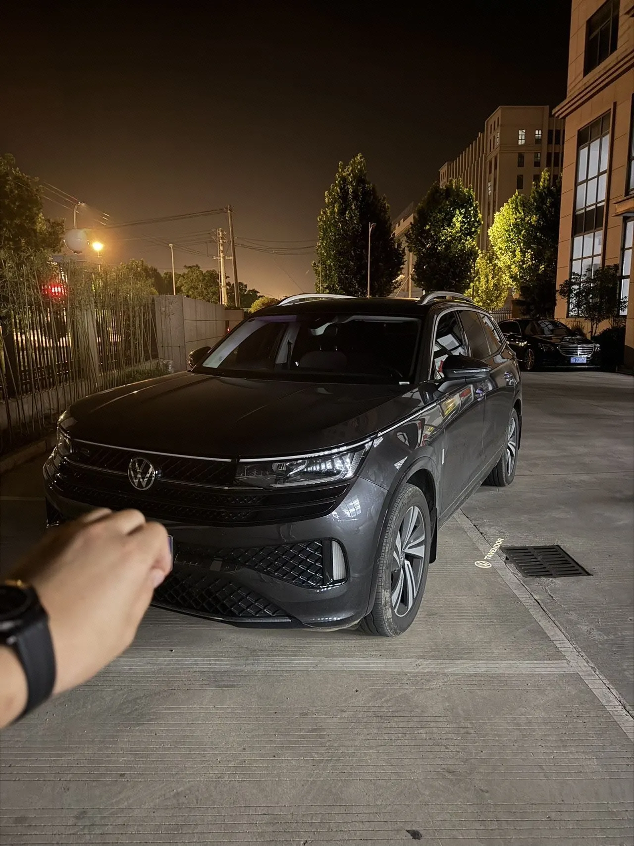打开图片灯箱:Volkswagen 2026 model tour R-Line 2.0TSI 380TSI four-wheel drive R-Line cruise all-round automatic transmission