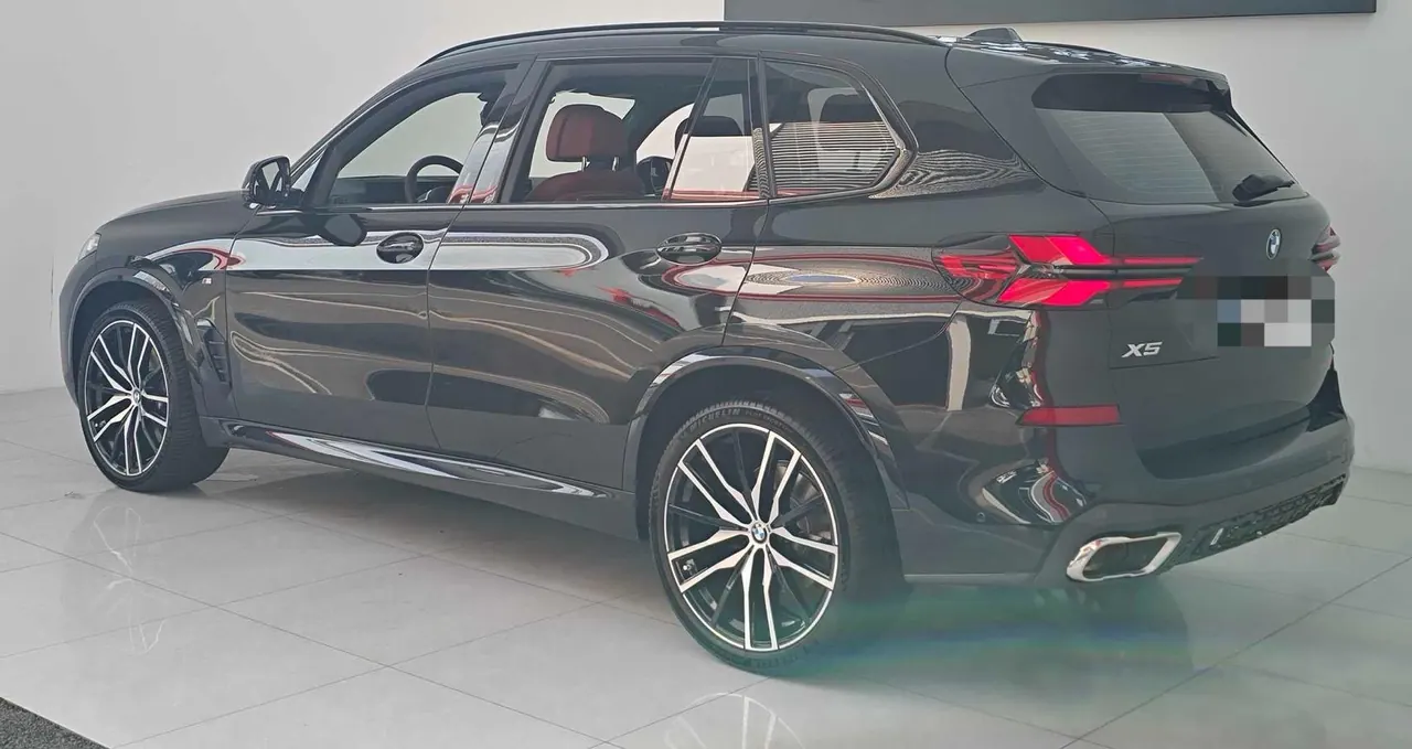BMW 2023 X5 xDrive40Li 48V 3.0T M sports obsidian night suit automatic gear 7
