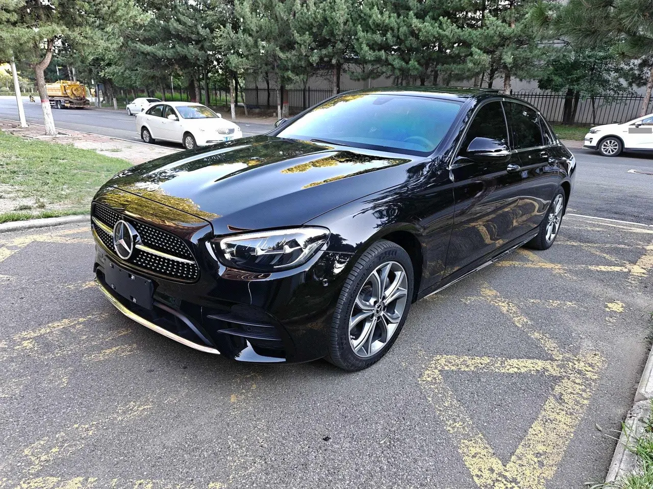 打开图片灯箱:Mercedes Benz E Class 2022 E 300 L 2.0T Fashion (Change 2) Automatic Gear