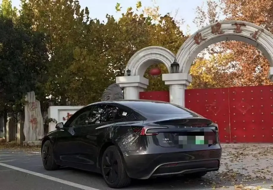 Tesla 2025 Model 3 rear-wheel drive version of automatic transmission 4