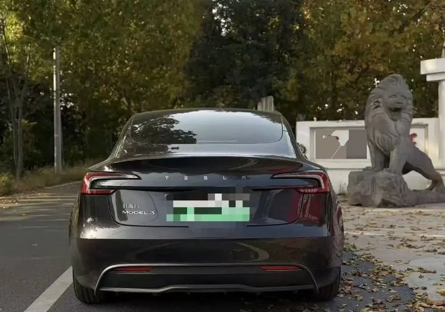 Tesla 2025 Model 3 rear-wheel drive version of automatic transmission 5