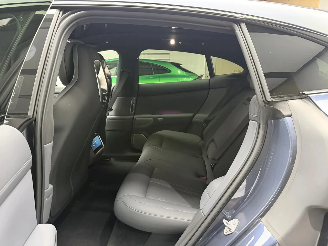 MI 2025 YU7 Long Endurance High Performance Four-wheel Drive Max Edition Automatic Gear 3