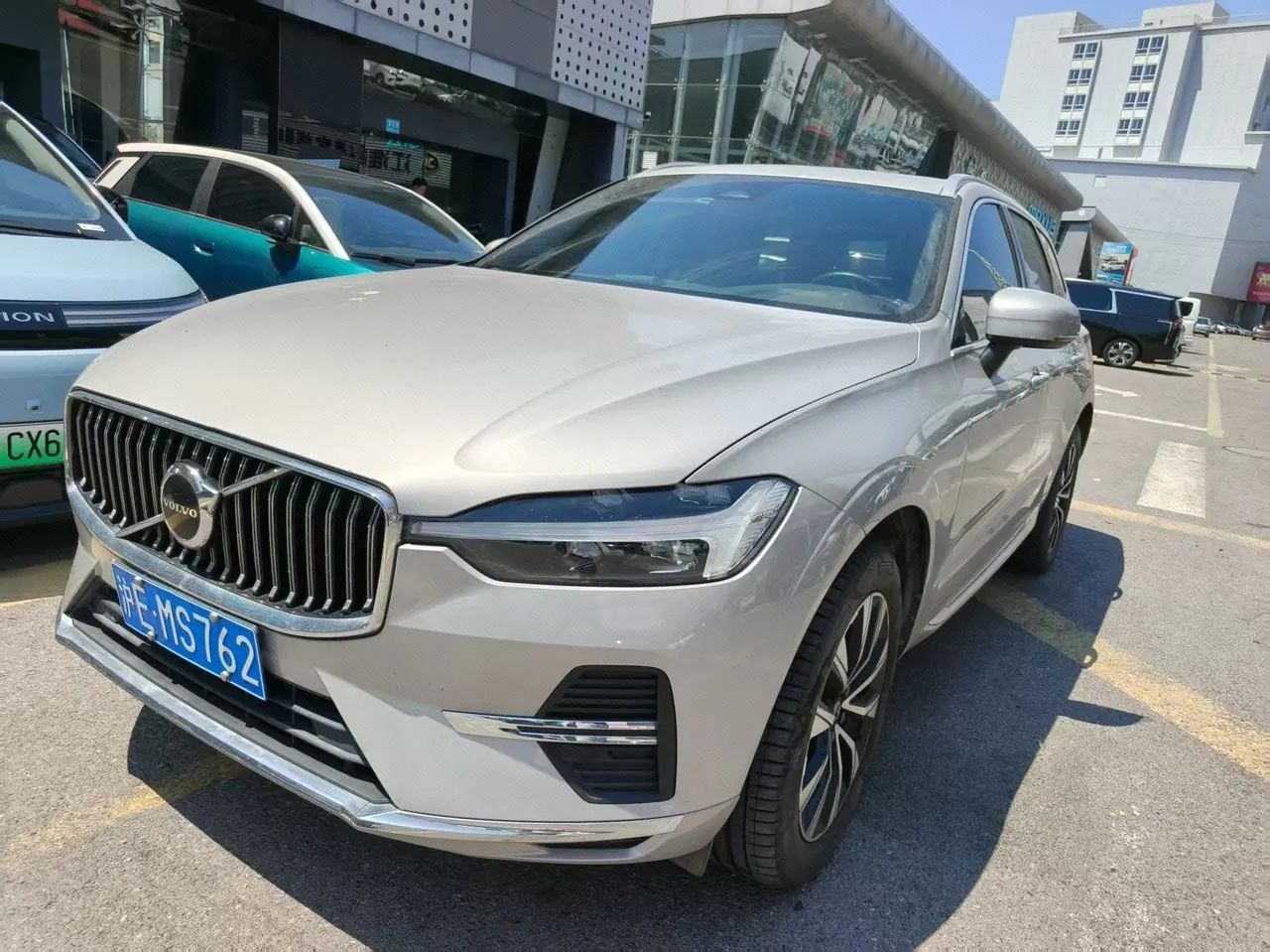 打开图片灯箱:Volvo 2023 XC60 48V 2.0T B5 4-wheel drive Zhiyuan Deluxe Edition Automatic Gear