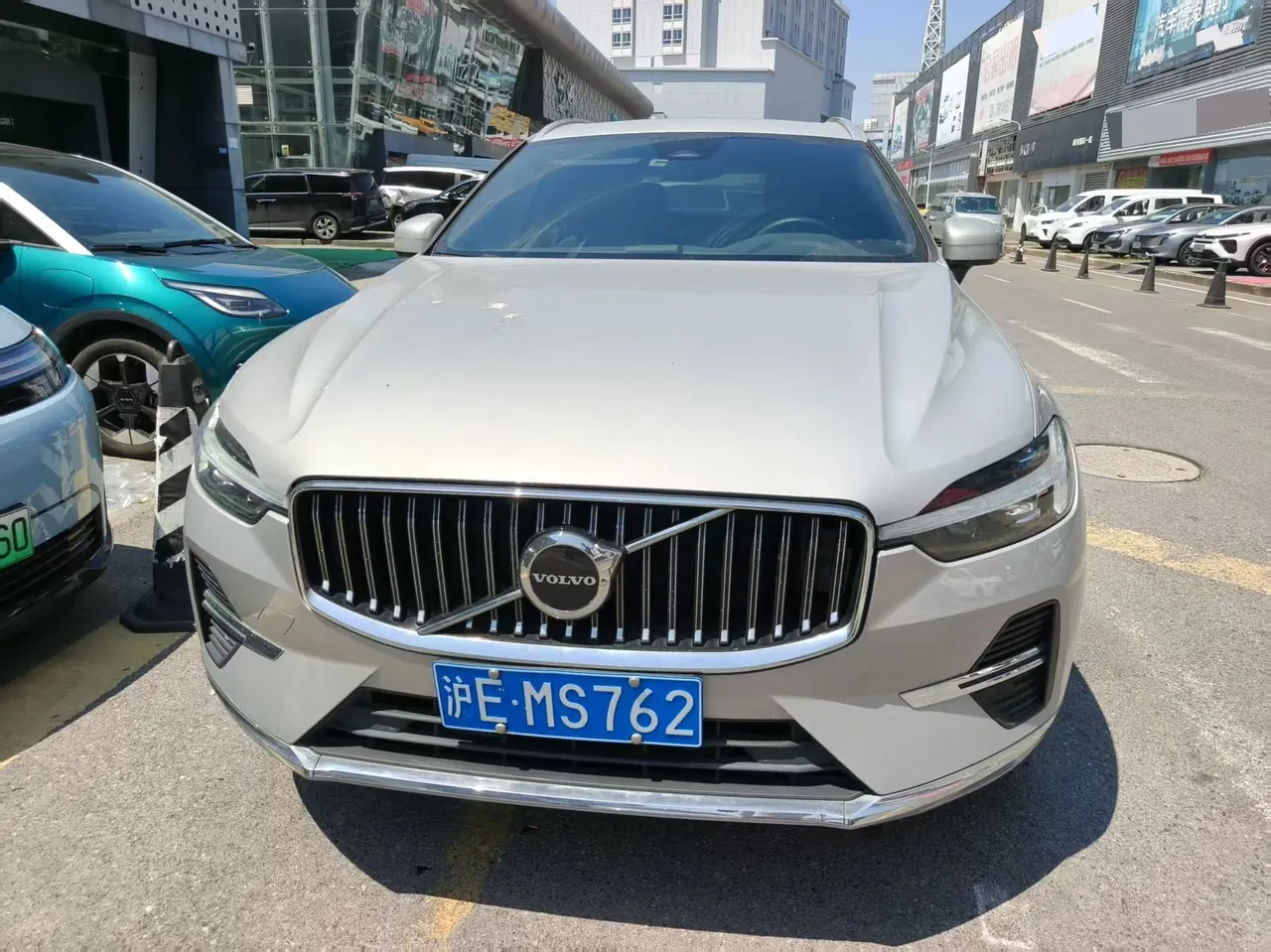Volvo 2023 XC60 48V 2.0T B5 4-wheel drive Zhiyuan Deluxe Edition Automatic Gear 2