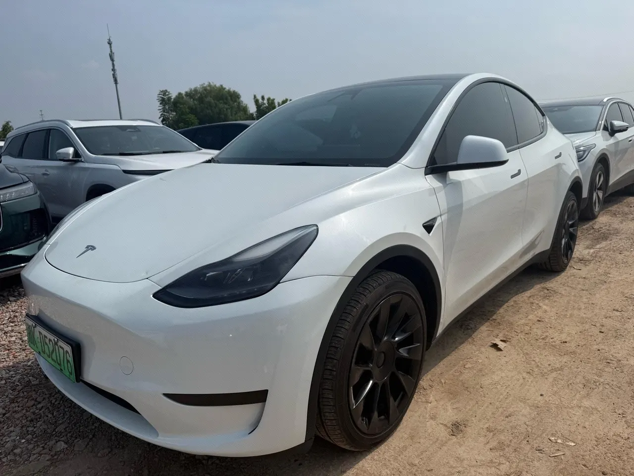 Open image lightbox: Tesla 2024 Model Y rear-wheel drive version automatic transmission