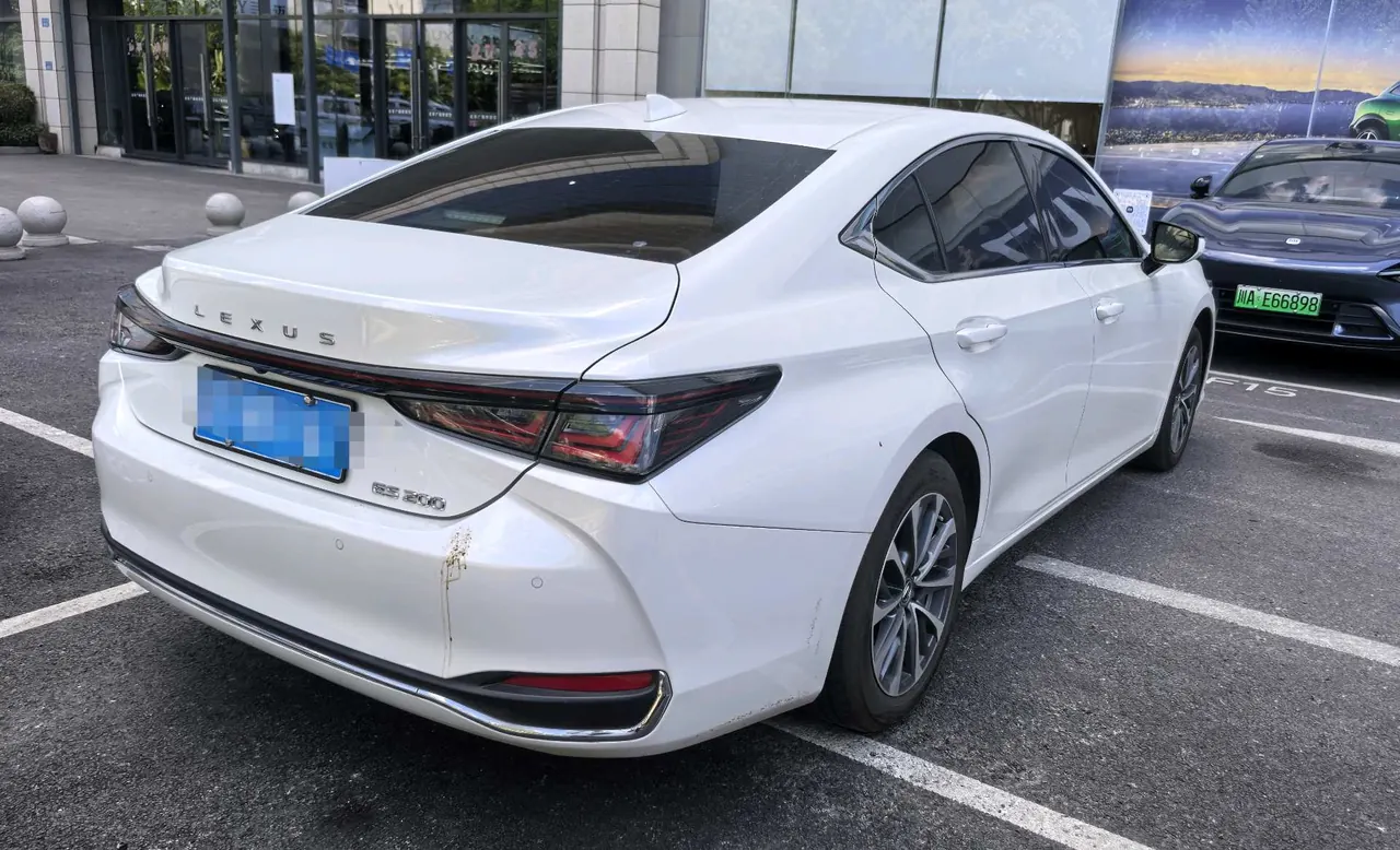 Lexus ES (Imported) 2025 ES200 2.0 Stepless Edition Automatic Gear 4