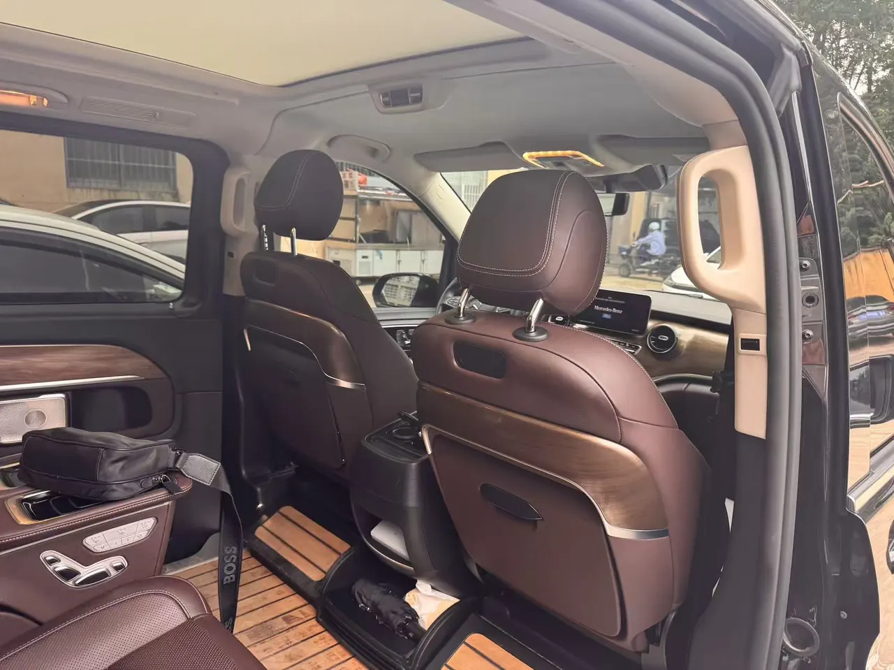Mercedes Benz V 2022V 260 L 2.0T Deluxe Edition Automatic Gear 4
