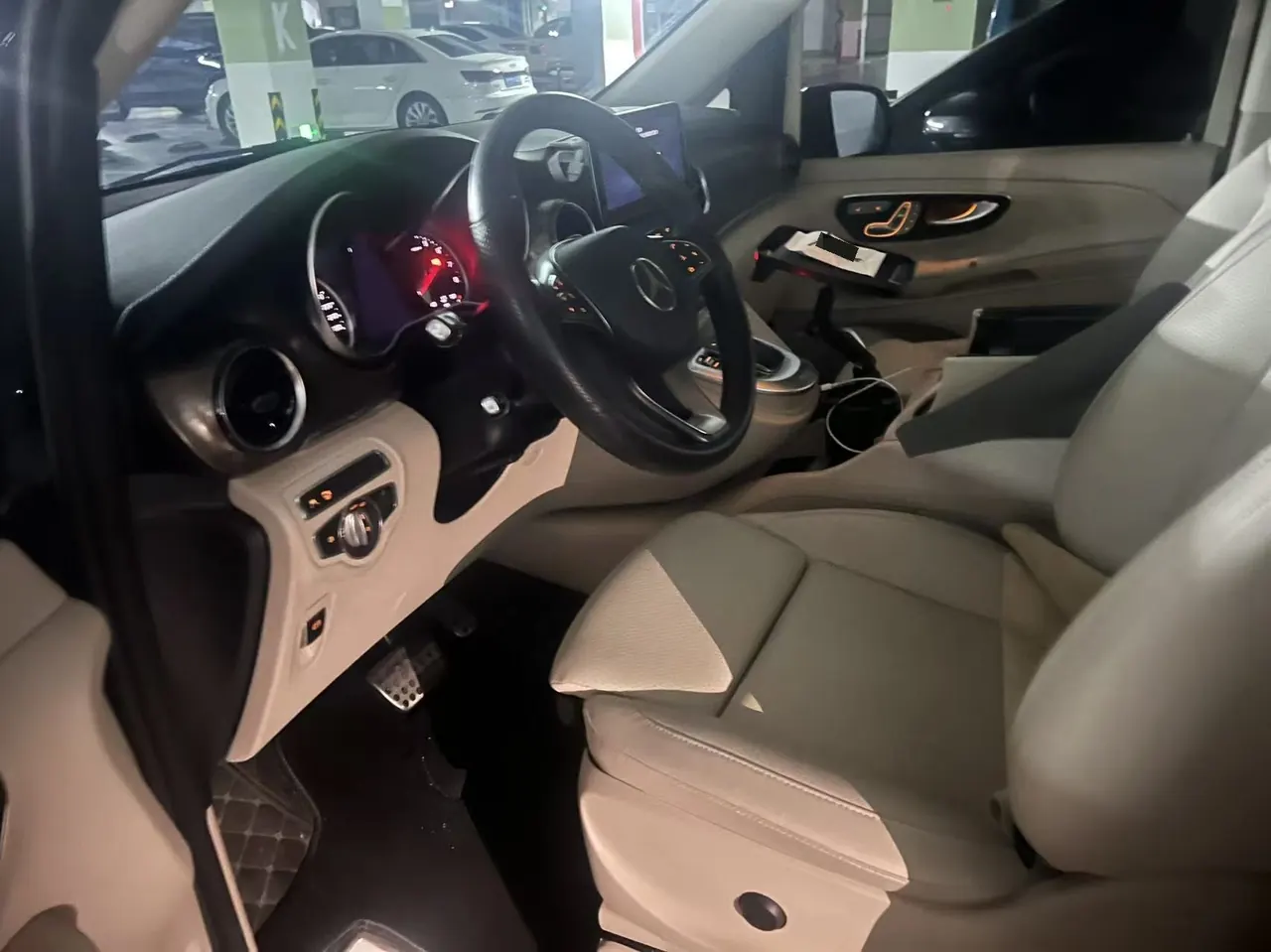 Mercedes Benz V 2022V 260 L 2.0T Premium Edition Automatic Gear 3